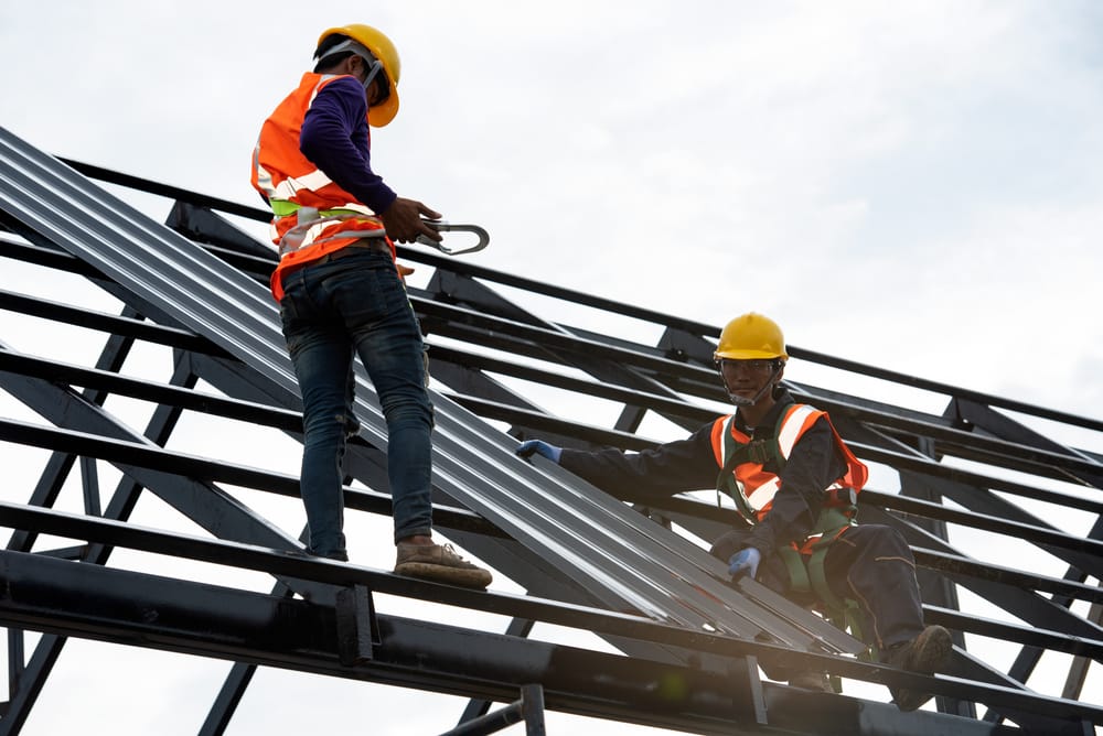 the,roofer,technicians,work,on,the,roof,structure,of,the