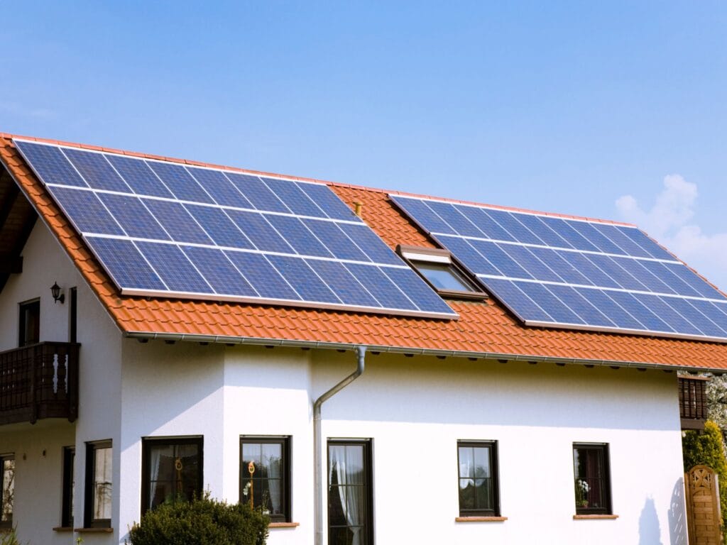 panneaux solaires faut il refaire la toiture avant de les installer